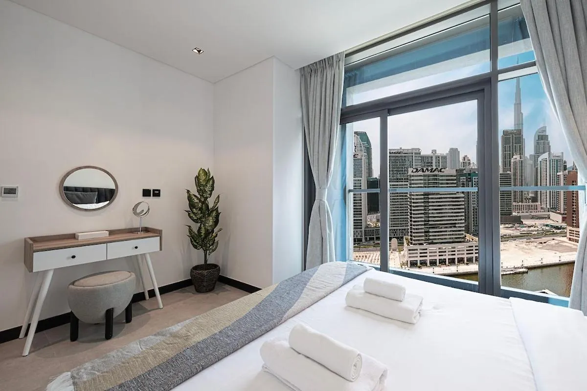 Daire Luxury 2Br Burj Khalifa And Canal View Pool Jacuzzi Dubai