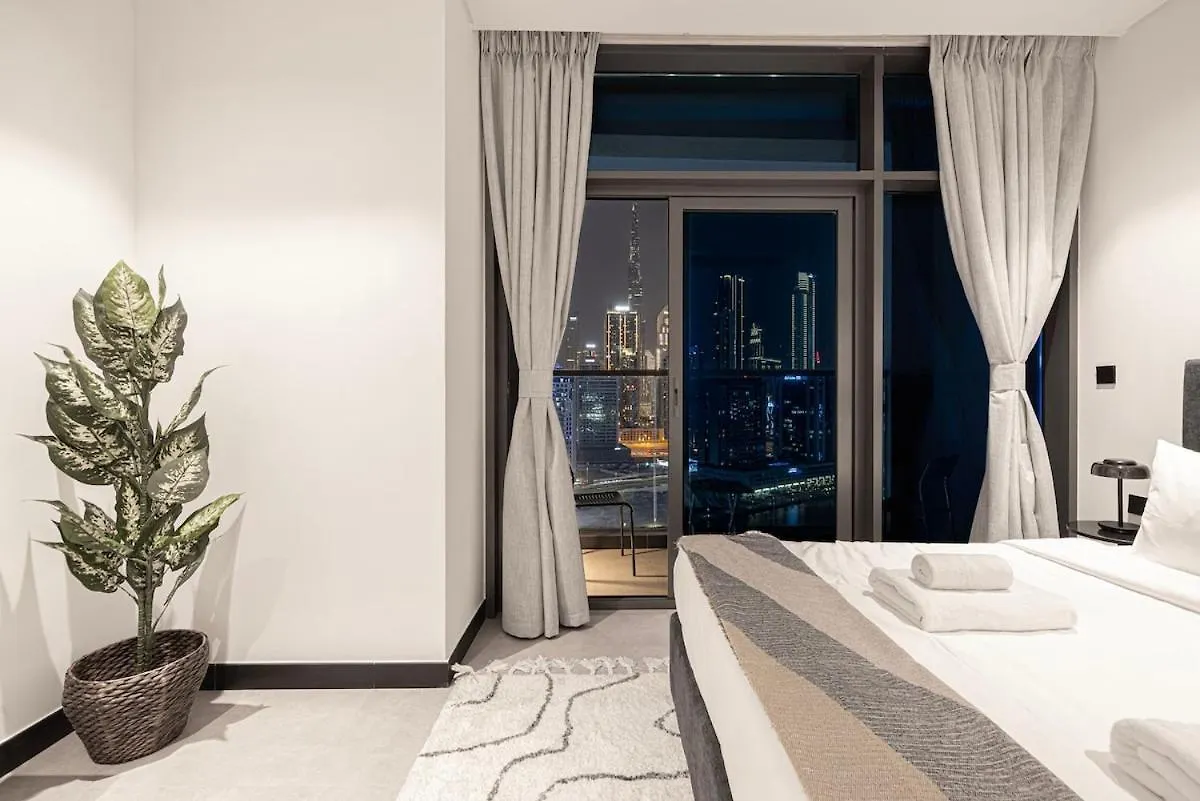 Daire Luxury 2Br Burj Khalifa And Canal View Pool Jacuzzi Dubai Birleşik Arap Emirlikleri